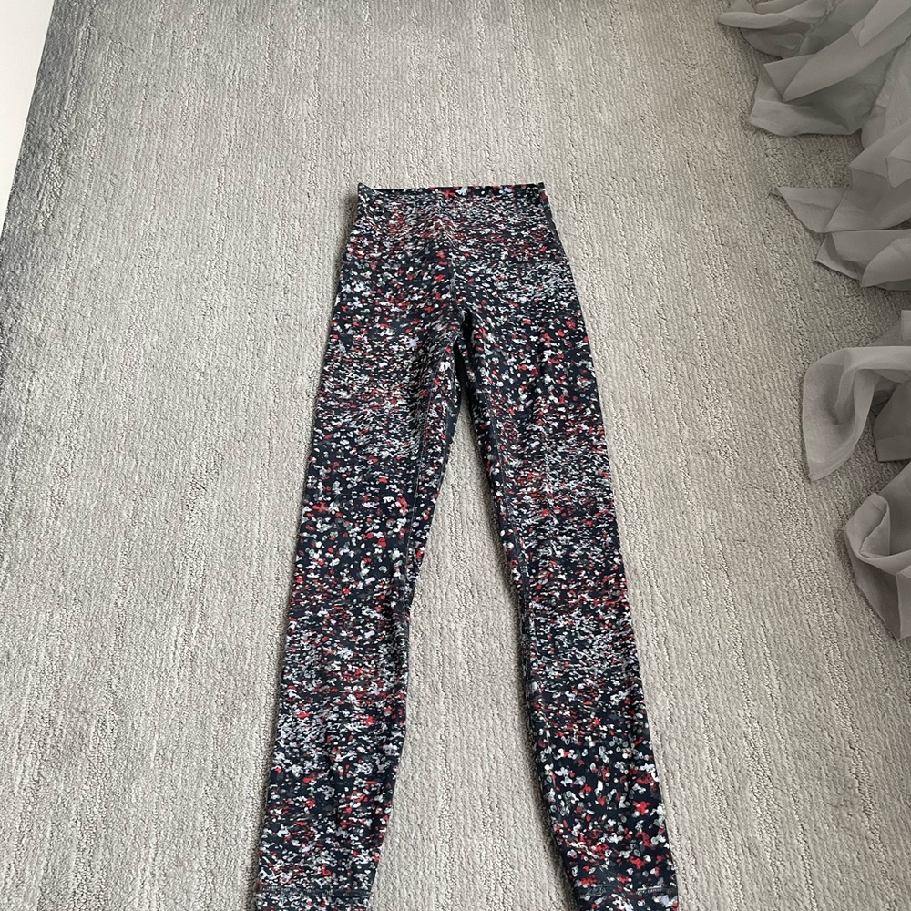 Lululemon Athletica Red and Black Leggings Dynamic Pattern